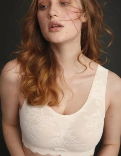 ANITA Brassière Moulée Essential Lace Sans Armatures -Blancheport en ligne 701039 C01 zoomx vue3