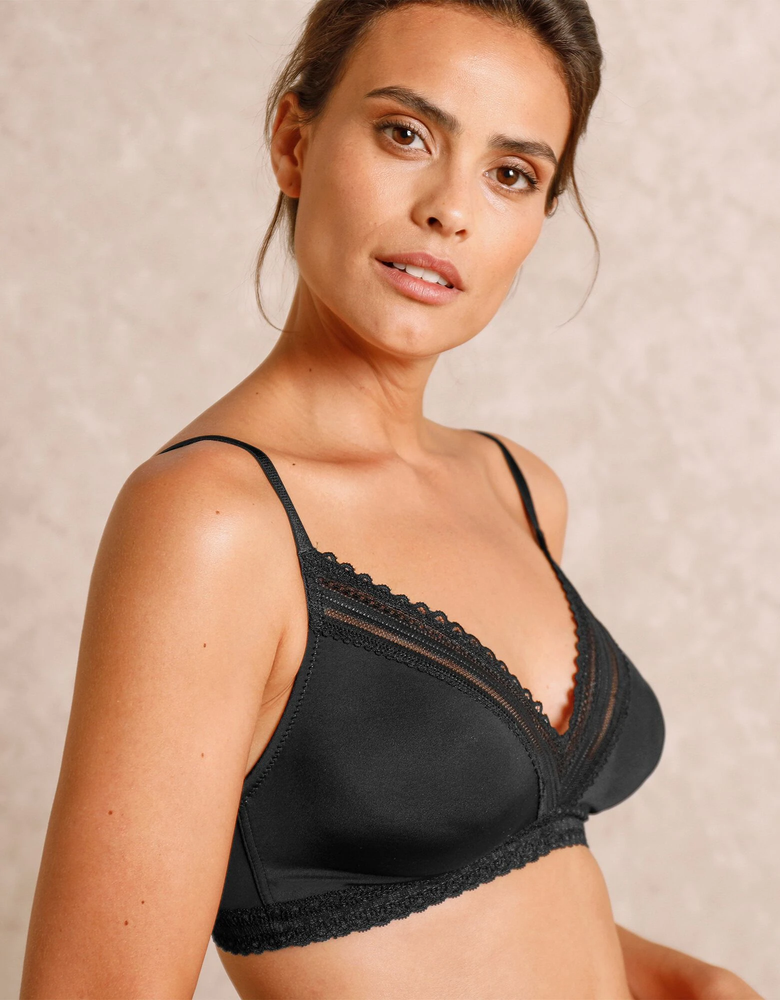Soutien-gorge invisible forme triangle bonnets moulés Albury - sans armatures Confidence Lingerie Soutien-gorge Invisible Forme Triangle Bonnets Moulés Albury - Sans Armatures -Blancheport en ligne