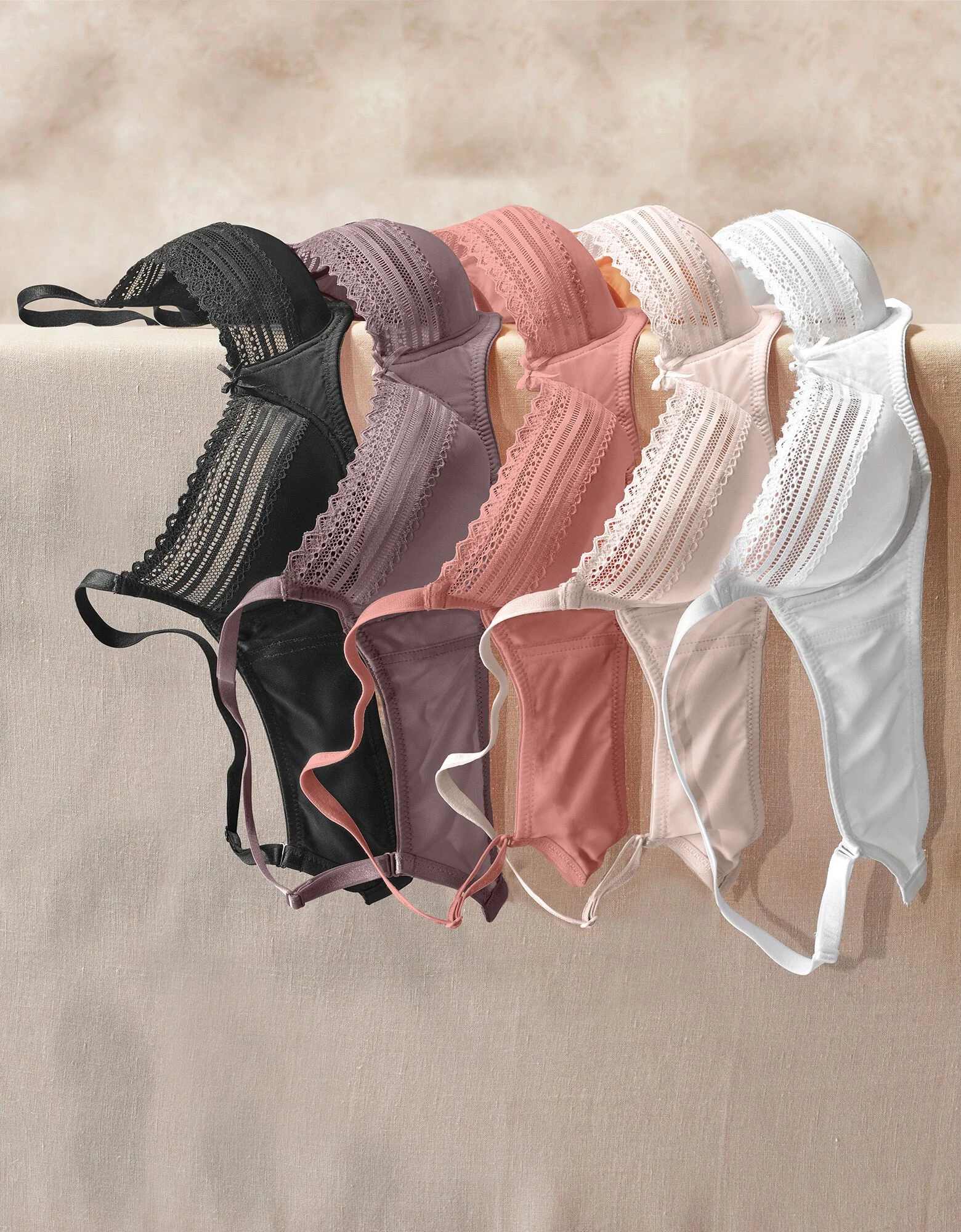 Soutien-gorge invisible forme triangle bonnets moulés Albury - sans armatures Confidence Lingerie Soutien-gorge Invisible Forme Triangle Bonnets Moulés Albury - Sans Armatures -Blancheport en ligne