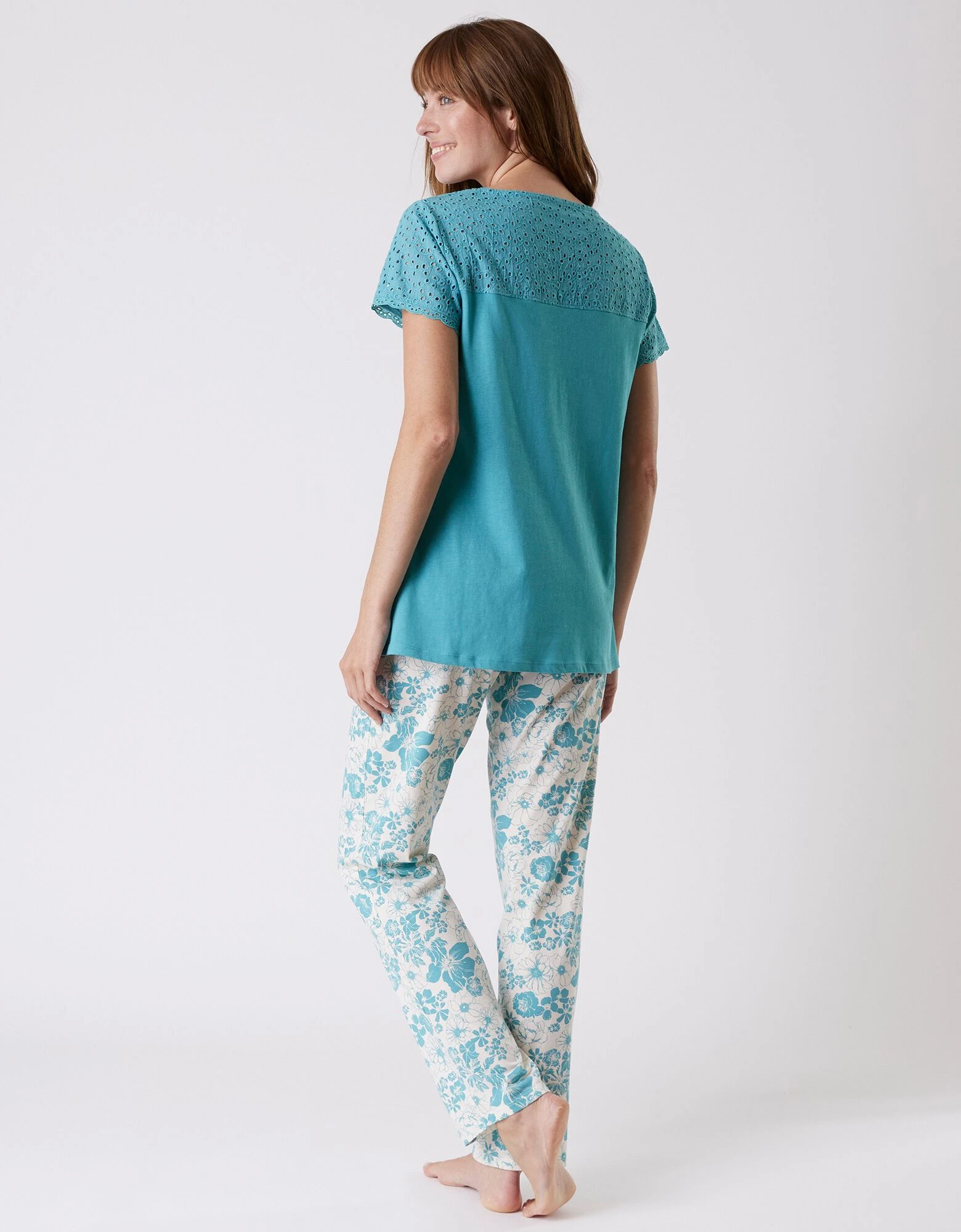 Pyjama imprimé avec broderie anglaise - manches courtes Blancheporte Pyjama Imprimé Avec Broderie Anglaise - Manches Courtes -Blancheport en ligne