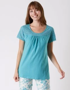 Blancheporte Pyjama Imprimé Avec Broderie Anglaise - Manches Courtes 2 Blancheporte Pyjama Imprimé Avec Broderie Anglaise - Manches Courtes -Blancheport en ligne 703058 C00 zoomx vue3