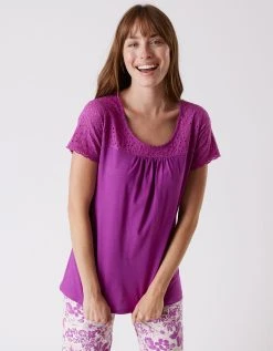 Blancheporte Pyjama Imprimé Avec Broderie Anglaise - Manches Courtes 2 Blancheporte Pyjama Imprimé Avec Broderie Anglaise - Manches Courtes -Blancheport en ligne 703058 C01 zoomx vue3