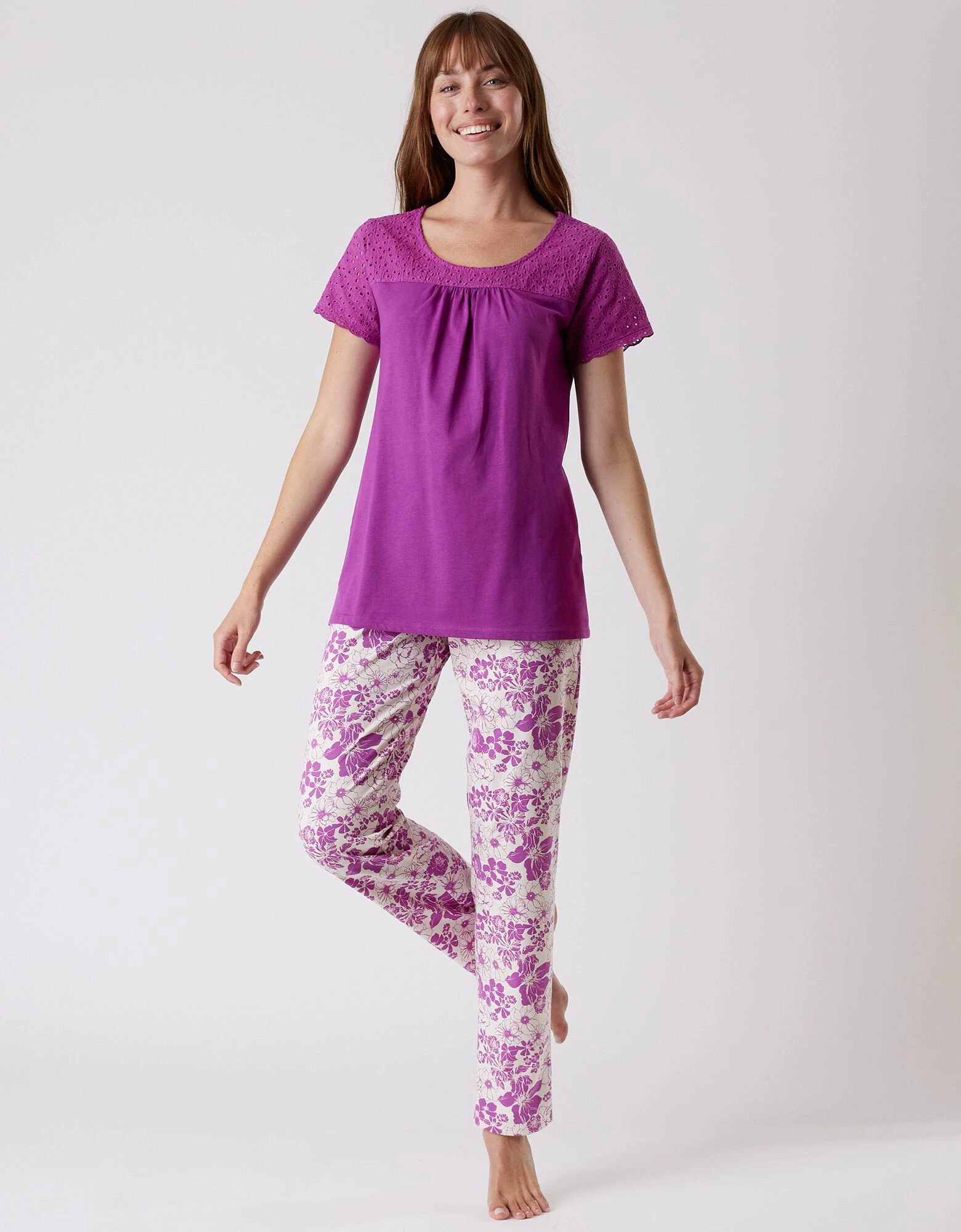 Pyjama imprimé avec broderie anglaise - manches courtes Blancheporte Pyjama Imprimé Avec Broderie Anglaise - Manches Courtes -Blancheport en ligne