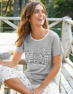 Blancheporte Pyjama Pantacourt Imprimé Ville étoilée 3 Blancheporte Pyjama Pantacourt Imprimé Ville étoilée -Blancheport en ligne 703081 C02 zoomx vue4