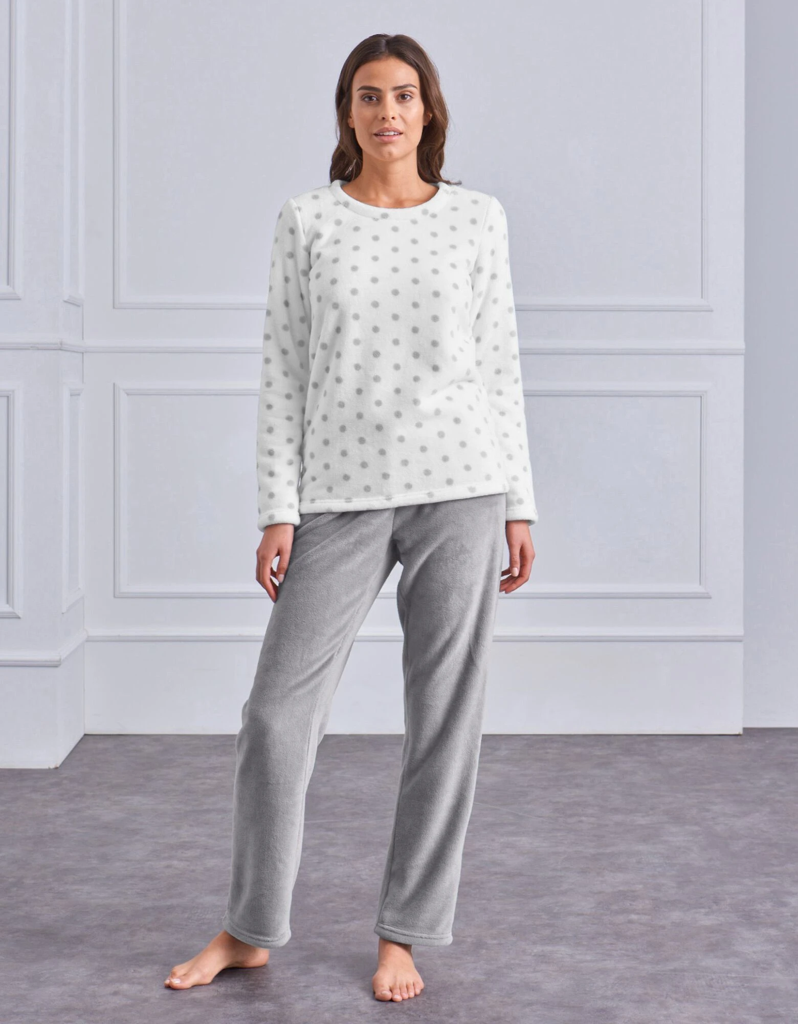 Pyjama polaire imprimé pois toucher peluche manches longues Blancheporte Pyjama Polaire Imprimé Pois Toucher Peluche Manches Longues -Blancheport en ligne