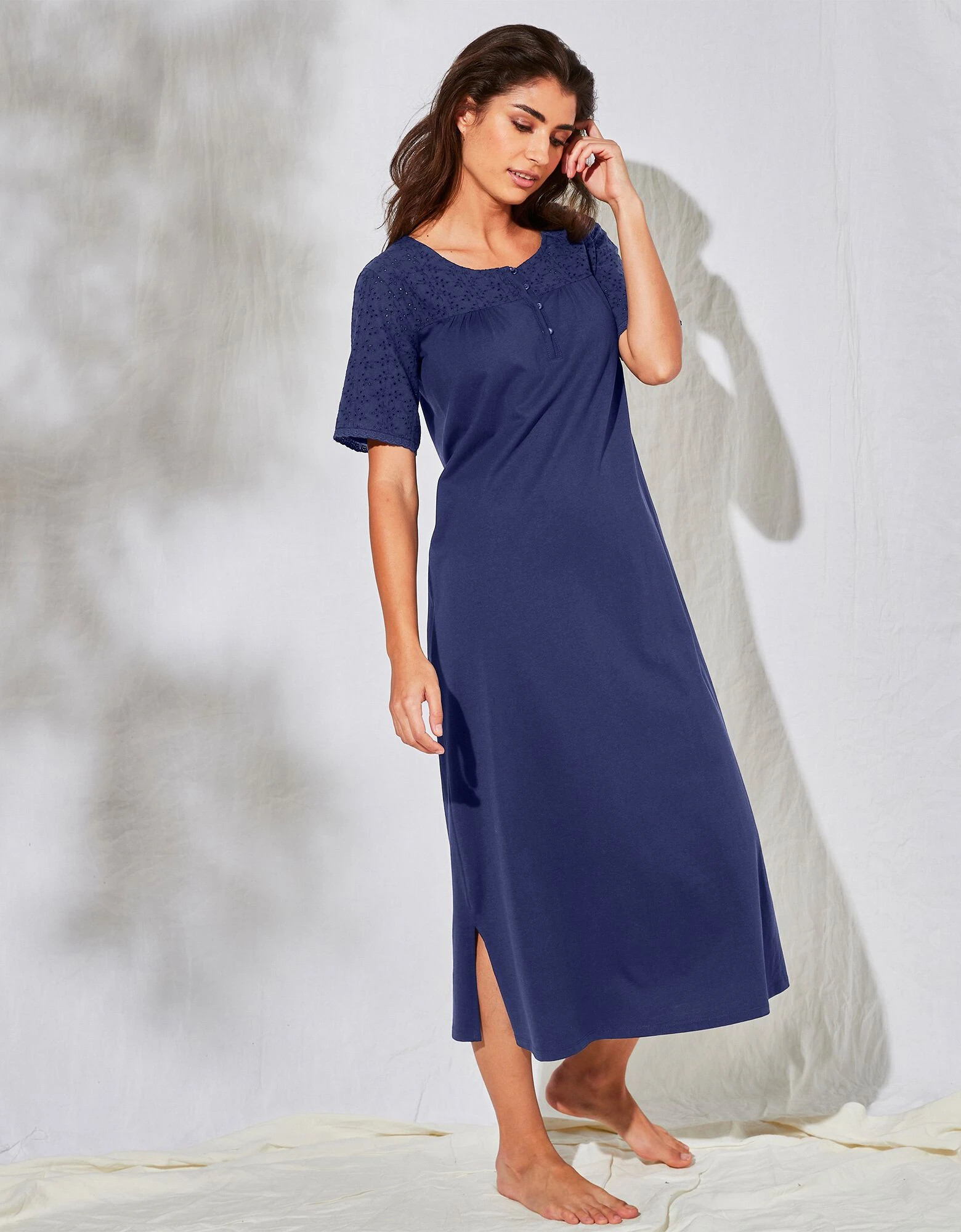 Chemise de nuit longue coton et broderie anglaise Blancheporte Chemise De Nuit Longue Coton Et Broderie Anglaise -Blancheport en ligne