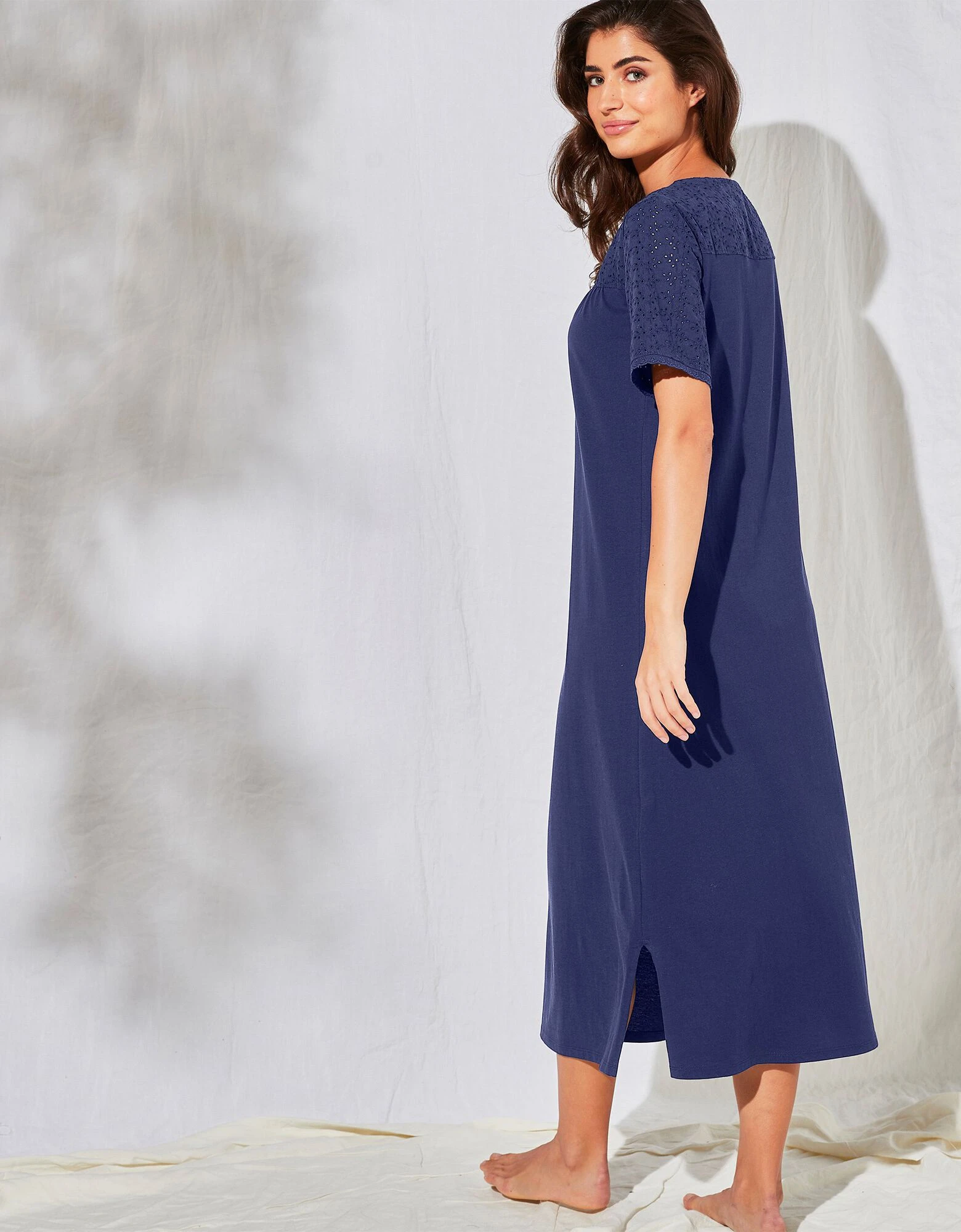 Chemise de nuit longue coton et broderie anglaise Blancheporte Chemise De Nuit Longue Coton Et Broderie Anglaise -Blancheport en ligne