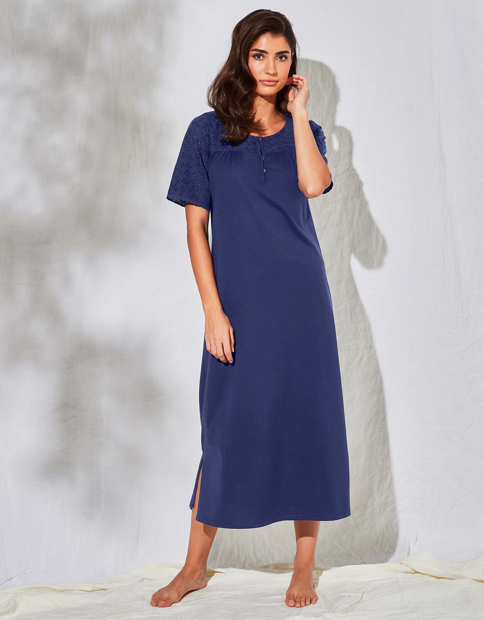 Chemise de nuit longue coton et broderie anglaise Blancheporte Chemise De Nuit Longue Coton Et Broderie Anglaise -Blancheport en ligne