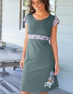 Blancheporte Chemise De Nuit Manches Courtes Imprimée "pétales De Fleurs" 6 Blancheporte Chemise De Nuit Manches Courtes Imprimée "pétales De Fleurs" -Blancheport en ligne 703629 C01 zoomx vue7