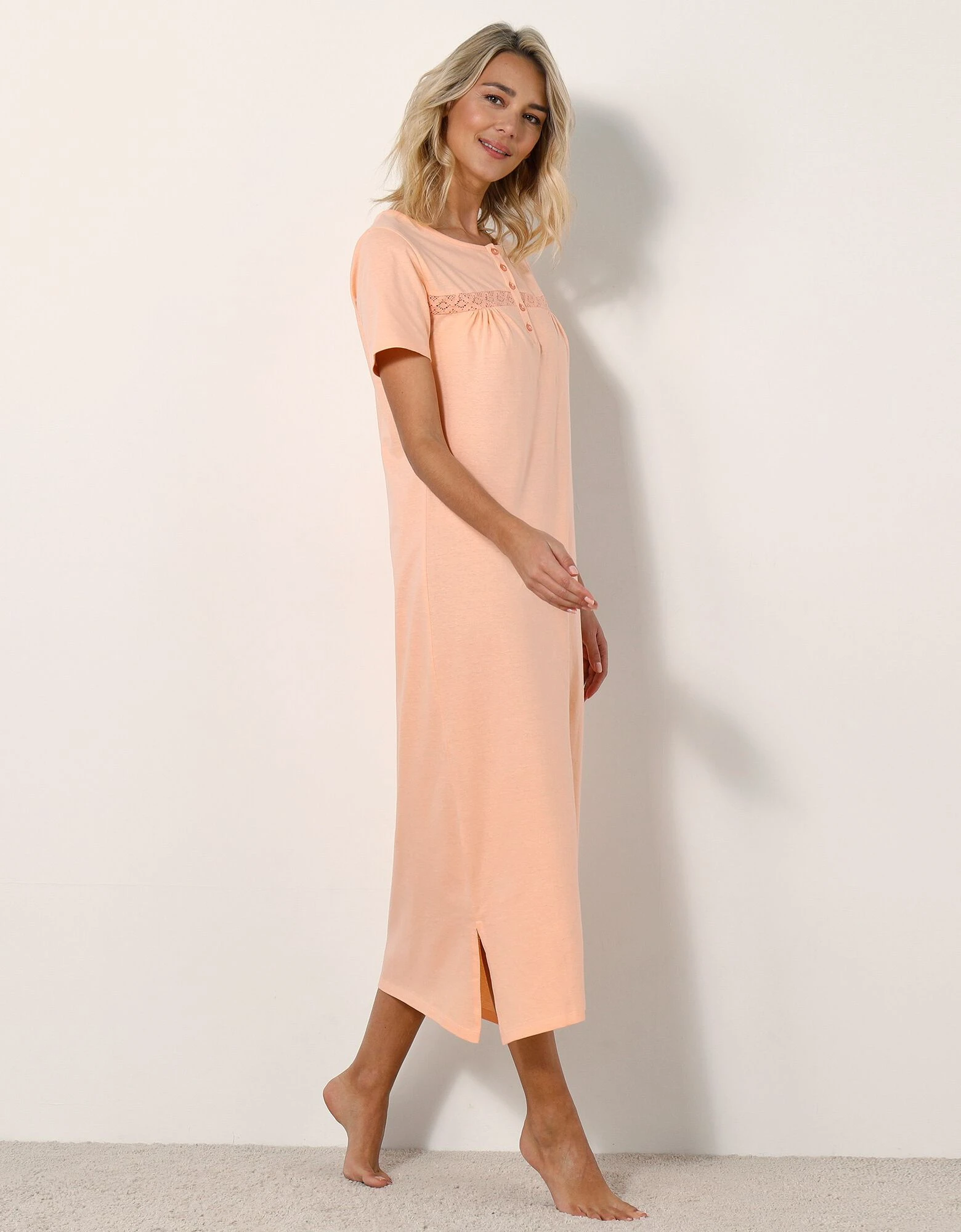 Chemise de nuit longue manches courtes unie Blancheporte Chemise De Nuit Longue Manches Courtes Unie -Blancheport en ligne