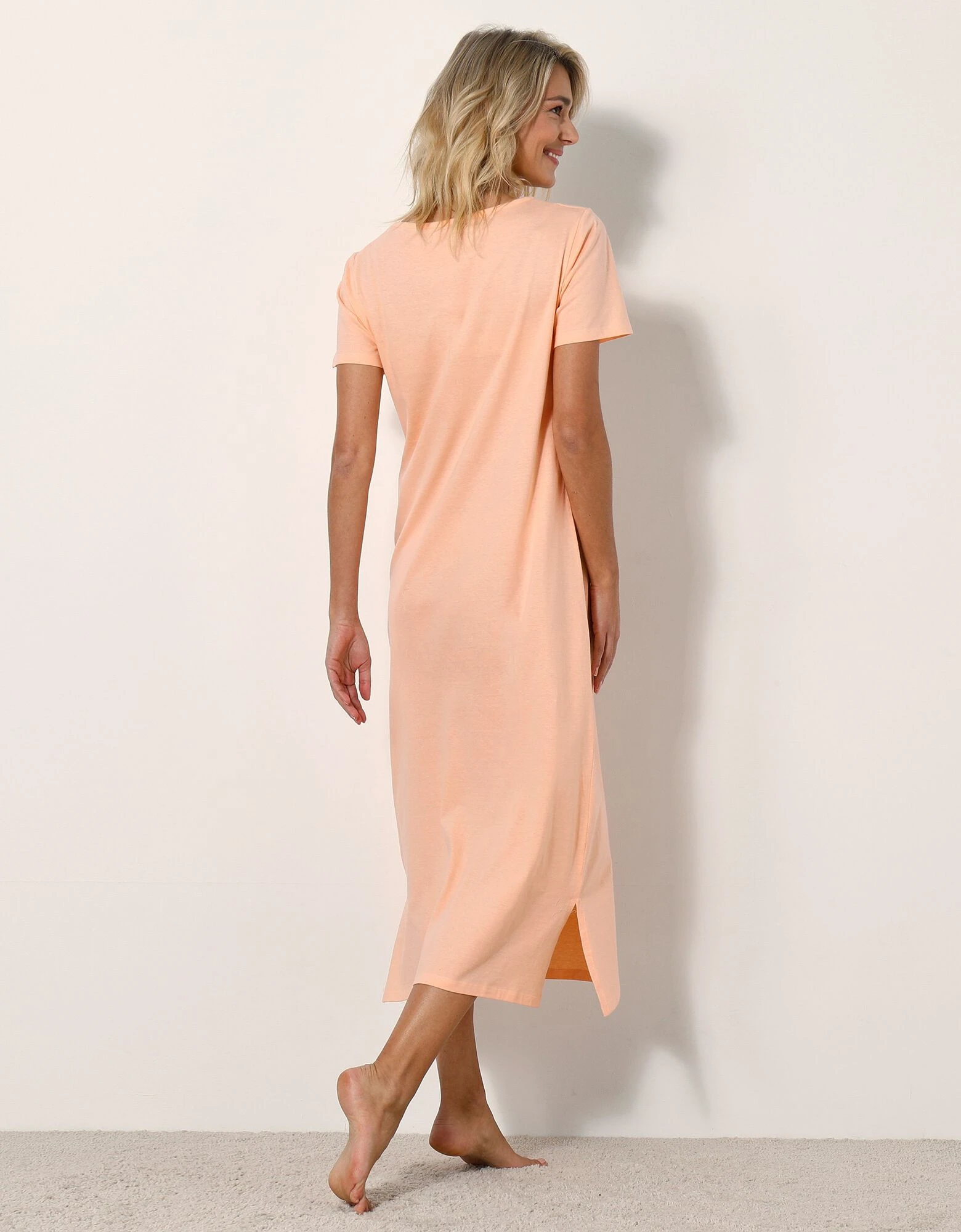 Chemise de nuit longue manches courtes unie Blancheporte Chemise De Nuit Longue Manches Courtes Unie -Blancheport en ligne