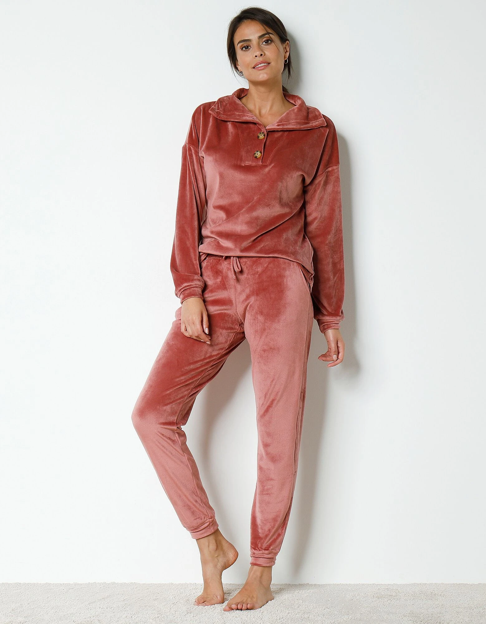 Pyjama velours stretch manches longues col boutonné Blancheporte Pyjama Velours Stretch Manches Longues Col Boutonné -Blancheport en ligne