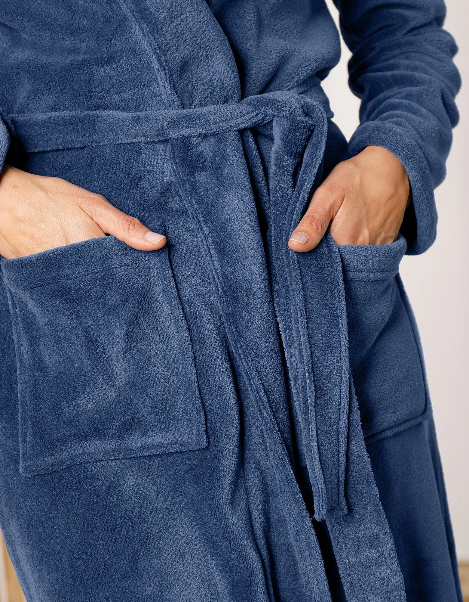 Peignoir polaire toucher peluche manches longues, longueur 115 cm Blancheporte Peignoir Polaire Toucher Peluche Manches Longues, Longueur 115 Cm -Blancheport en ligne