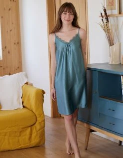 Blancheporte Nuisette Courte En Satin Uni 3 Blancheporte Nuisette Courte En Satin Uni -Blancheport en ligne 706175 C01 zoomx vue4